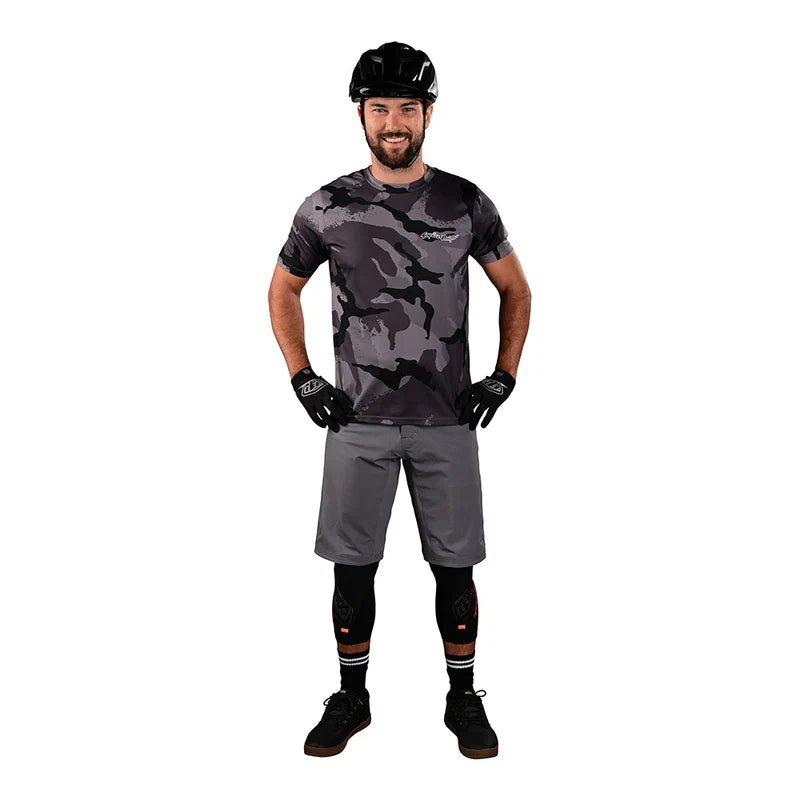 Polera Troy Lee Desing Flowlines manga corta Cams Carbon - procircuit